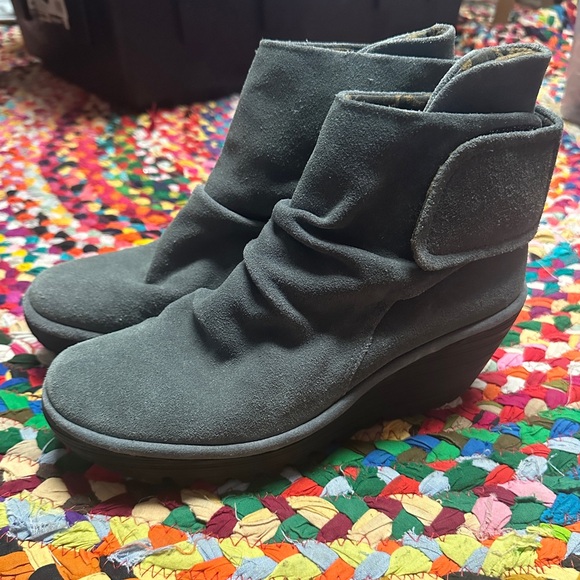 Fly London Yegi Wedge Ankle Booties EUR 39 Size 8.5 Gray Suede Hook Loop - Picture 1 of 8